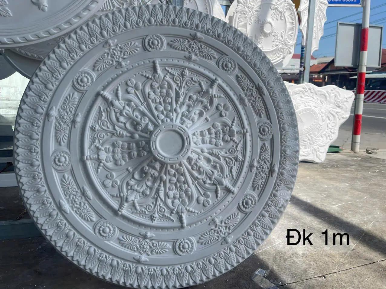 Mâm Trần Thạch Cao Hoa Văn Cổ Điển Đường Kính 1m